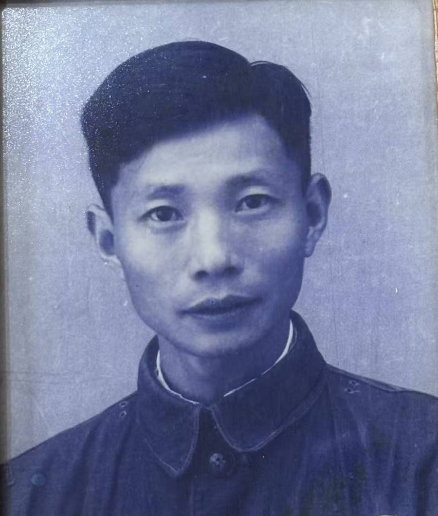 奮起·洪流｜曾在戰(zhàn)火中搶救印刷機(jī)<strong></p>
<p>印刷機(jī)</strong>，即將迎來百歲生日的他定下“小目標(biāo)”:印刷機(jī)